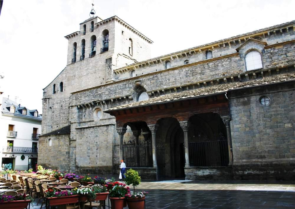 Los monumentos del Camino de Santiago se iluminan para celebrar el Ao Jacobeo 2021