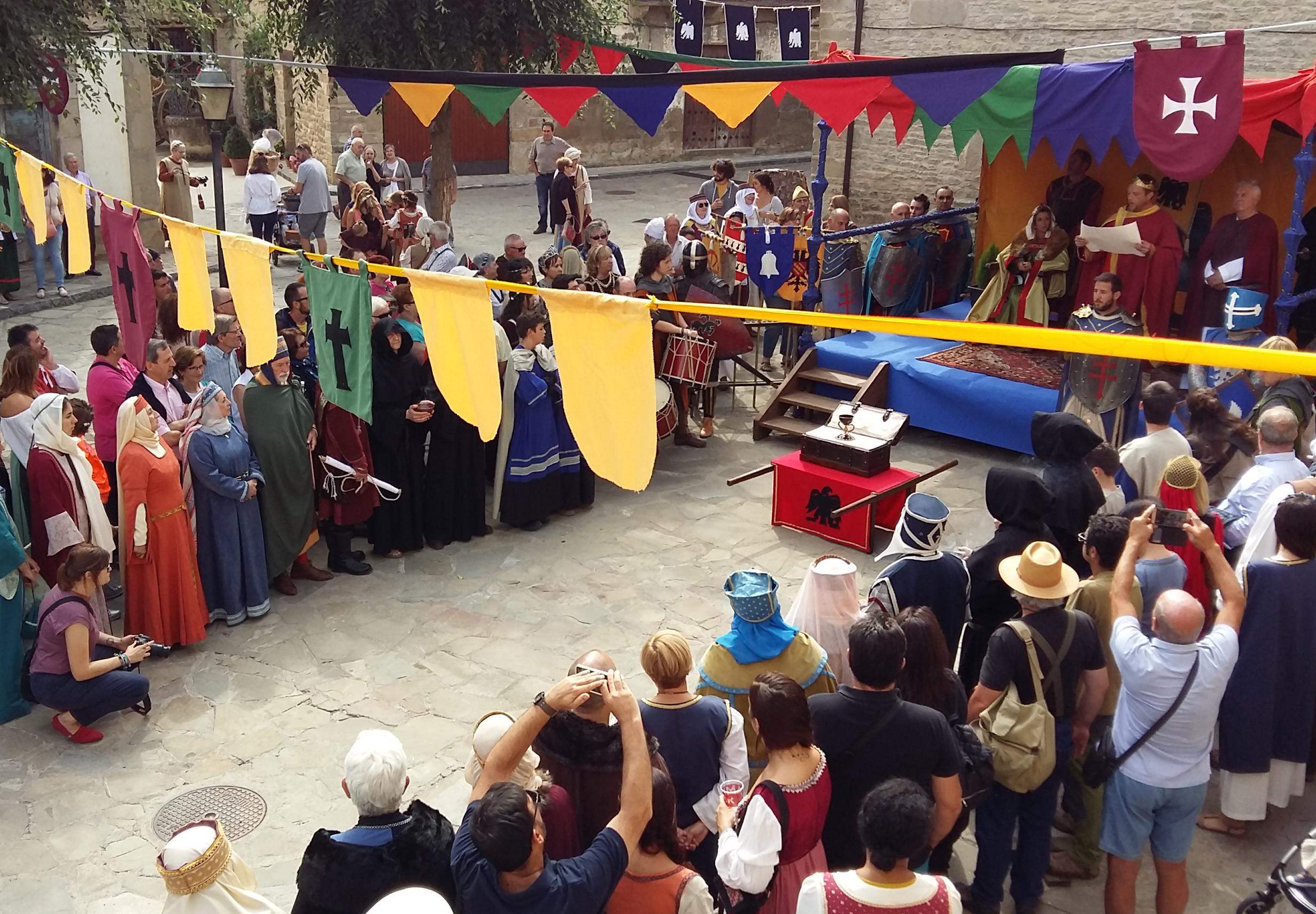 La llegada del Santo Grial vuelve a llenar de animacin las calles de Bailo  