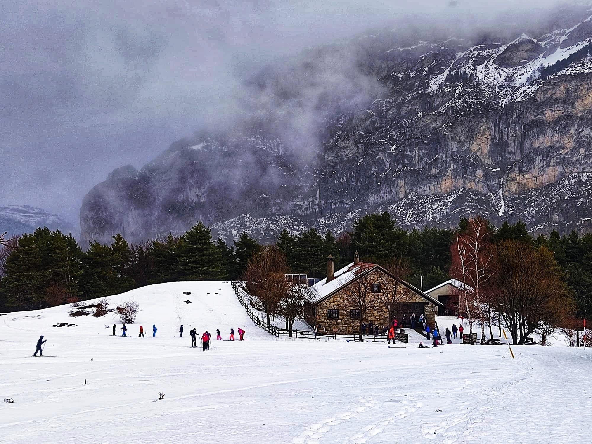 Linza, Gabardito y Astún inician febrero con unas condiciones perfectas para esquiar